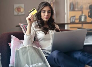 žena-laptop-platna-kartica-internet-kupovina