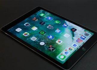 tablet-ekran-svetli