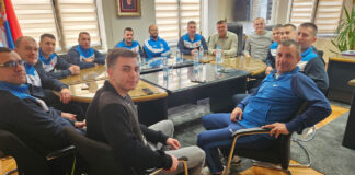 Rukovodstvo i igrači KMF „Bele Crkve“ na prijemu kod predsednika opštine