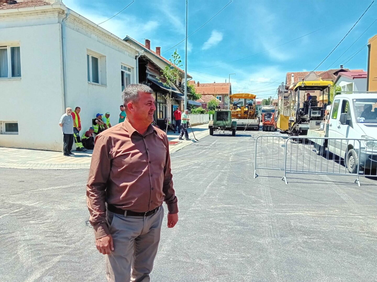 Predsednik Opštine Kuršumlija Vojimir Čarapić tokom obilaska Karađorđeve ulice