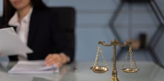 Saznajte šta pokriva osiguranje od profesionalne i opšte odgovornosti advokatica-papirologija-profesionalna-odgovornost