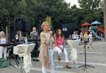 Poezija, muzika i humor ispunili Gradski trg u Kuršumliji